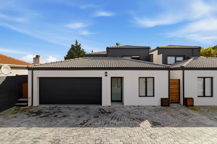 4 Bedroom Property for Sale in Somerset Ridge Western Cape